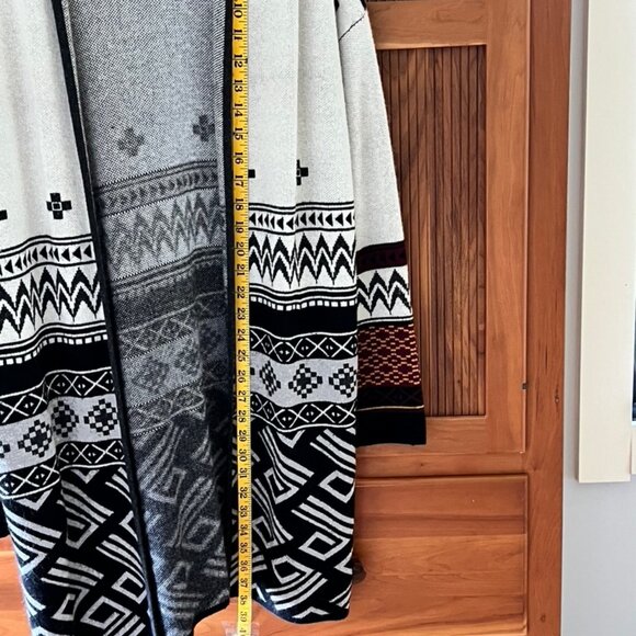 Left on Houston Black and Grey Native Print Long Sweater Coat, Sz M - Picture 6 of 8